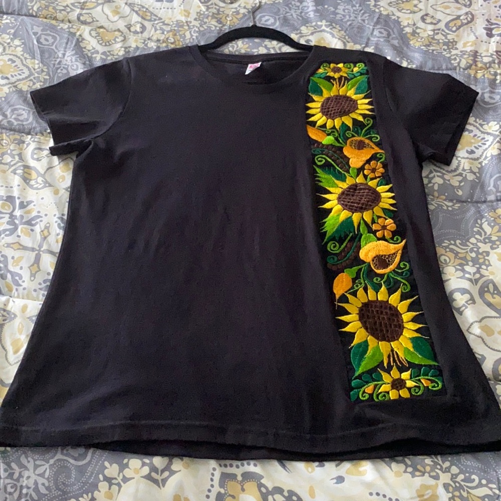 Embroidered Sunflower short sleeve shirt